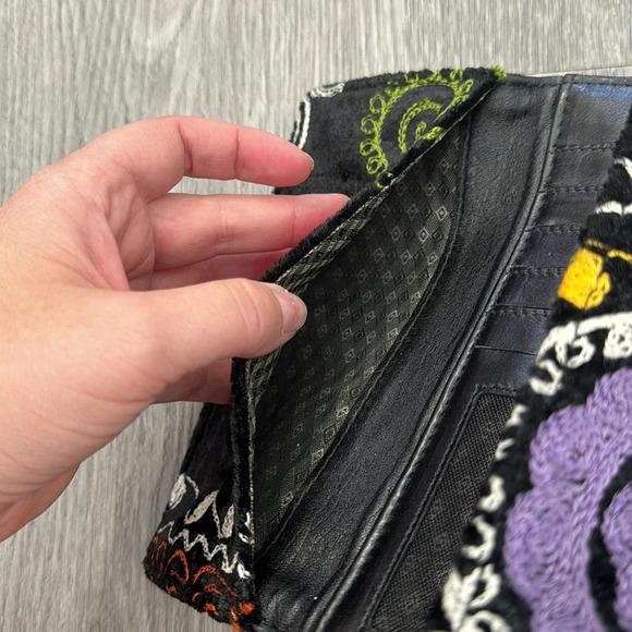 Embroidered Boho Funky TriFold Multicolor Floral Wallet - Picture 4 of 4